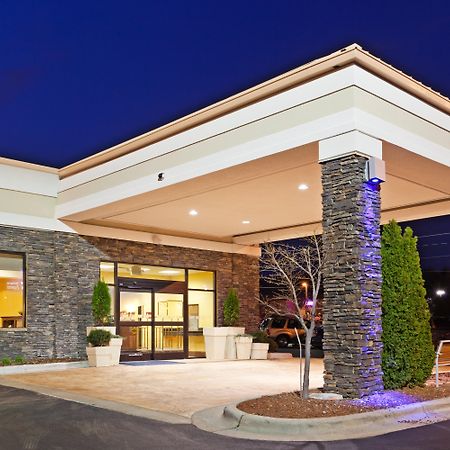 Holiday Inn Express & Suites Greensboro - I-40 Atwendover By Ihg Exterior photo