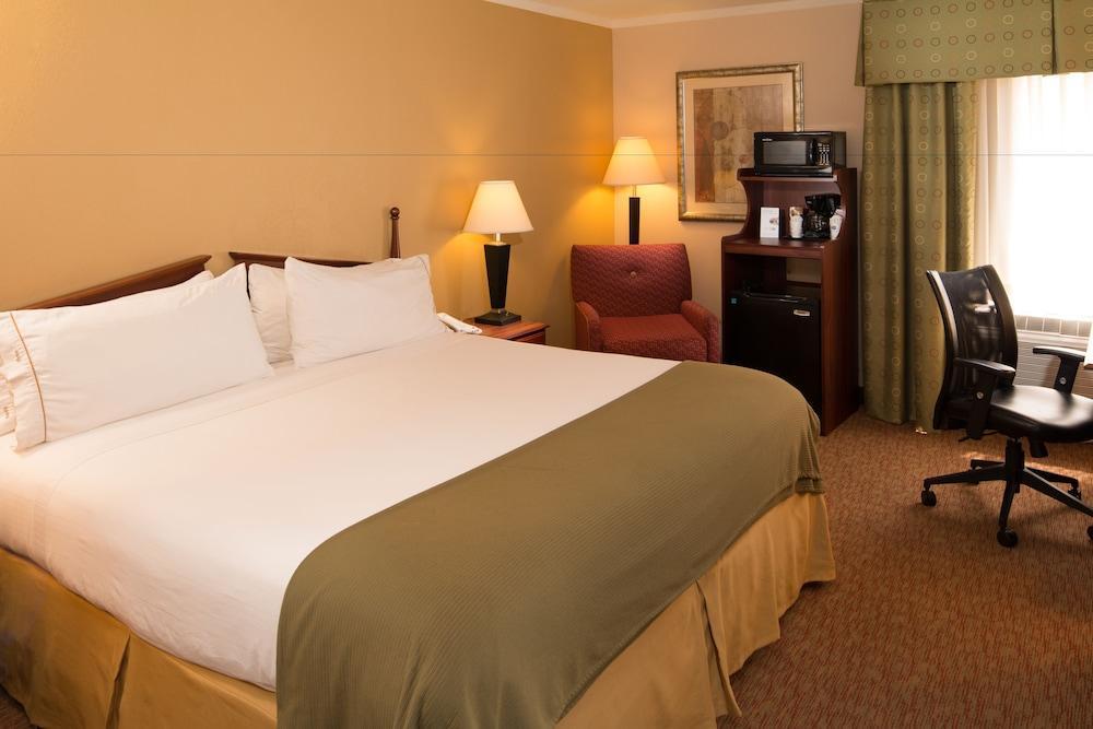 Holiday Inn Express & Suites Greensboro - I-40 Atwendover By Ihg Exterior photo