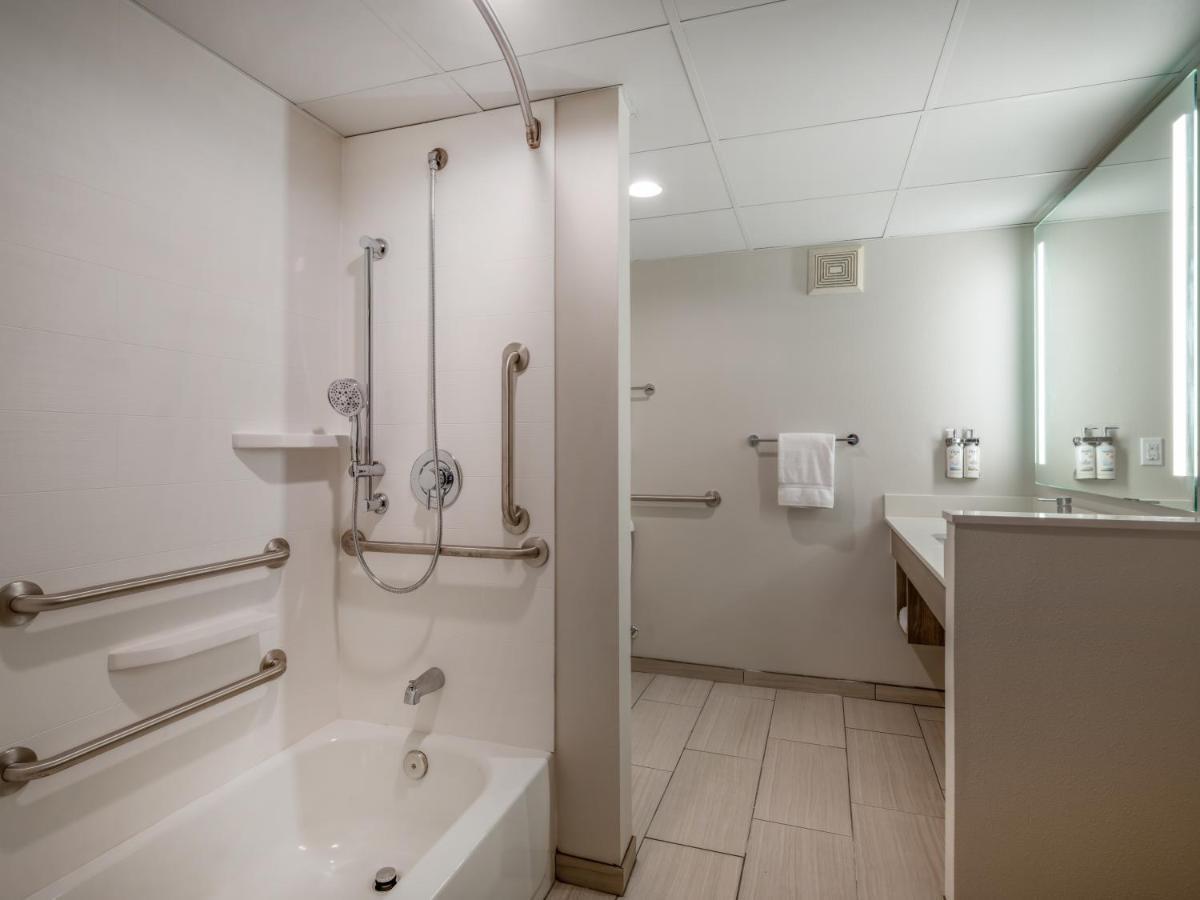 Holiday Inn Express & Suites Greensboro - I-40 Atwendover By Ihg Exterior photo