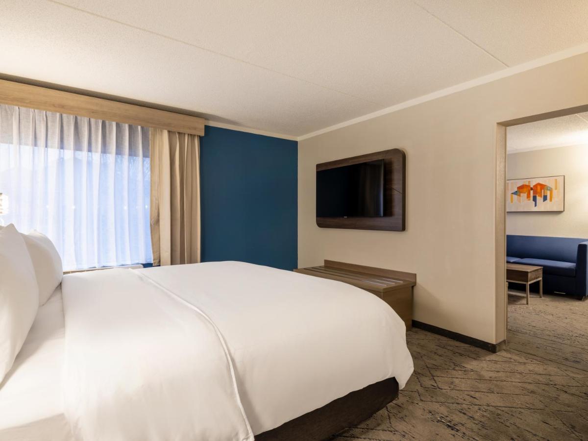 Holiday Inn Express & Suites Greensboro - I-40 Atwendover By Ihg Exterior photo