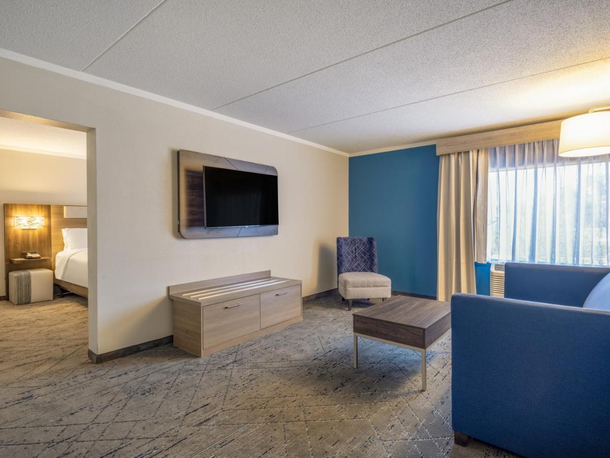 Holiday Inn Express & Suites Greensboro - I-40 Atwendover By Ihg Exterior photo