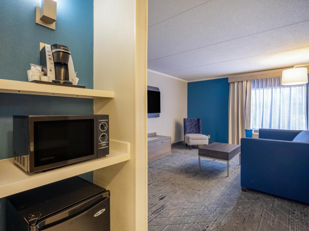 Holiday Inn Express & Suites Greensboro - I-40 Atwendover By Ihg Exterior photo