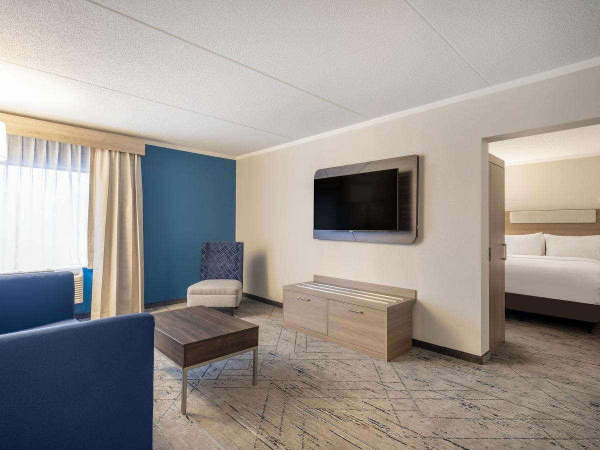 Holiday Inn Express & Suites Greensboro - I-40 Atwendover By Ihg Exterior photo