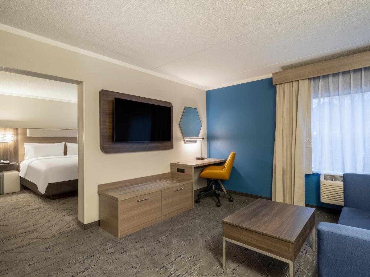 Holiday Inn Express & Suites Greensboro - I-40 Atwendover By Ihg Exterior photo