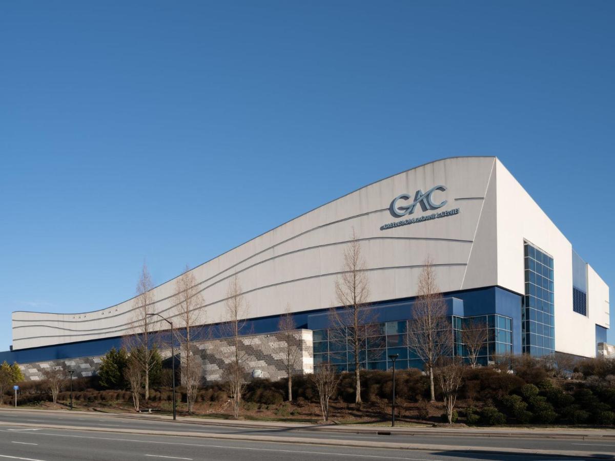 Holiday Inn Express & Suites Greensboro - I-40 Atwendover By Ihg Exterior photo