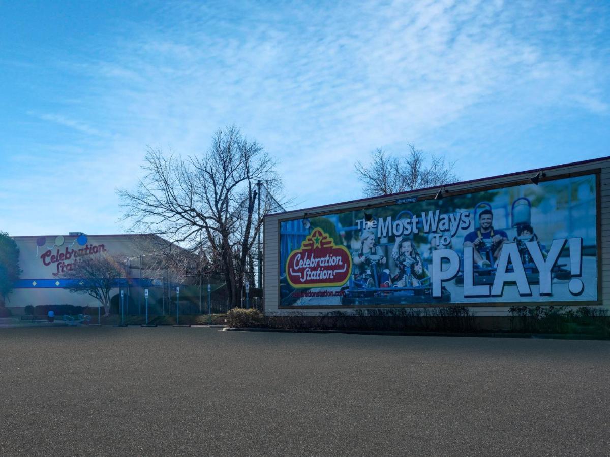 Holiday Inn Express & Suites Greensboro - I-40 Atwendover By Ihg Exterior photo