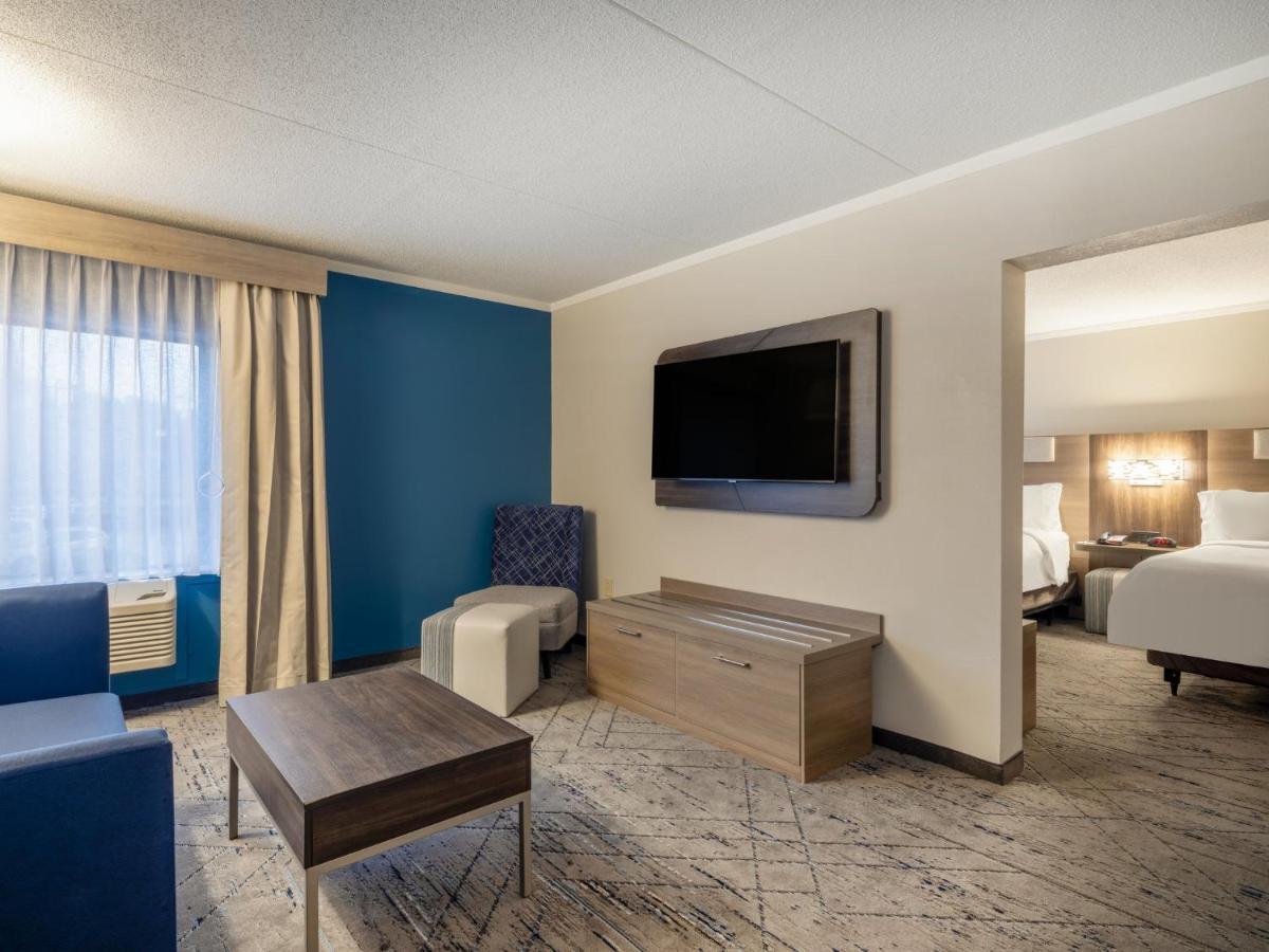 Holiday Inn Express & Suites Greensboro - I-40 Atwendover By Ihg Exterior photo