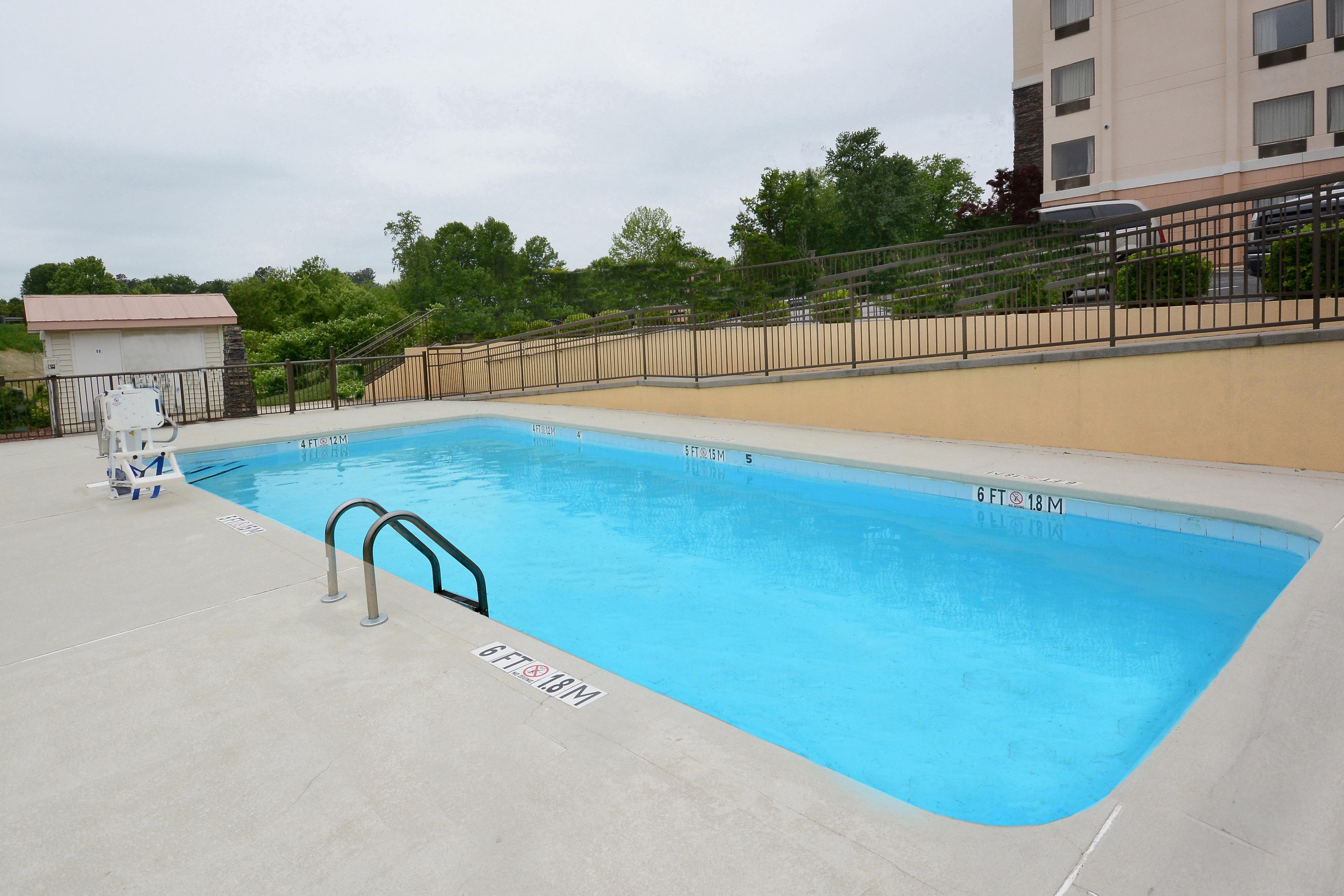 Holiday Inn Express & Suites Greensboro - I-40 Atwendover By Ihg Exterior photo