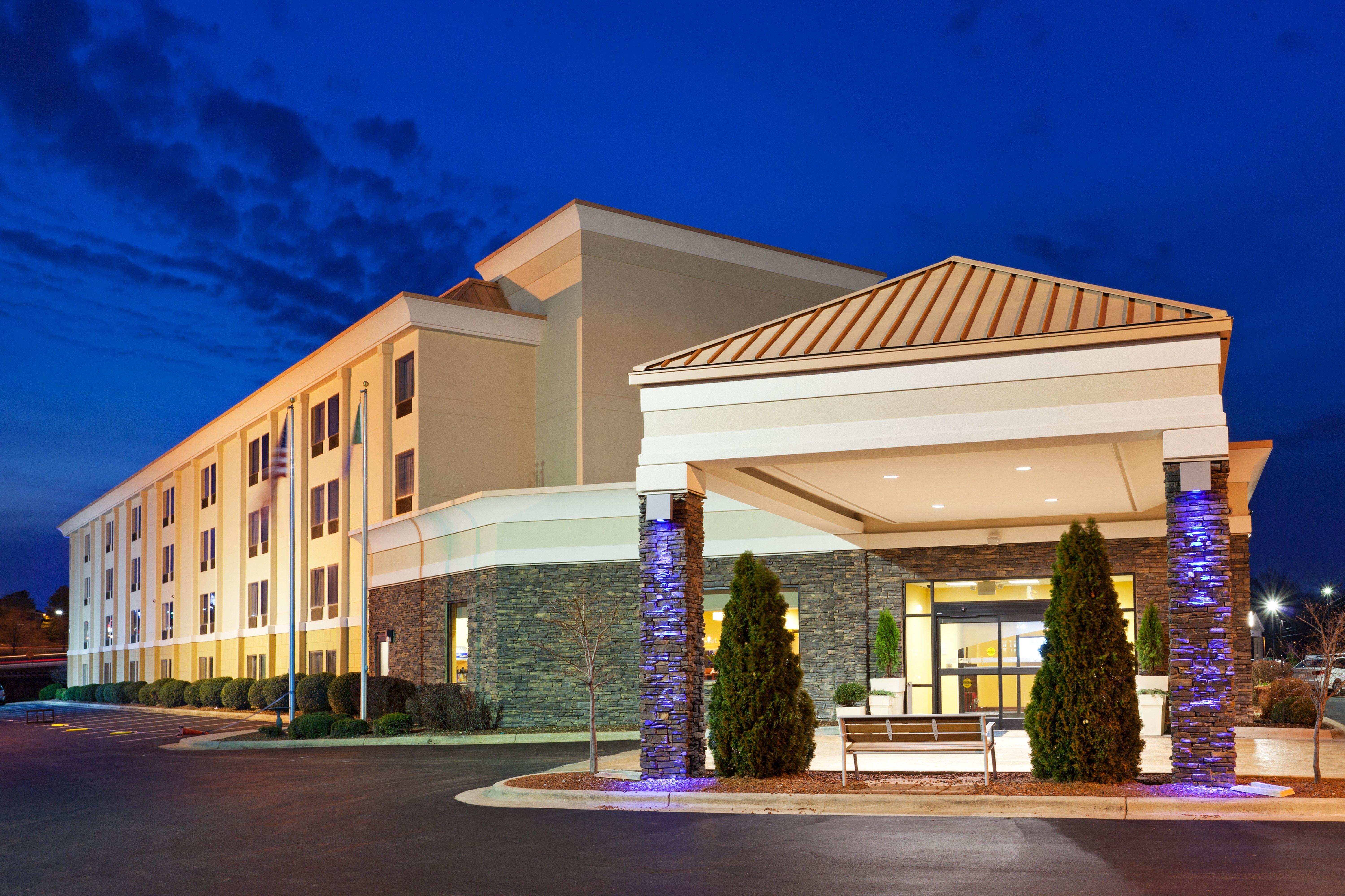 Holiday Inn Express & Suites Greensboro - I-40 Atwendover By Ihg Exterior photo
