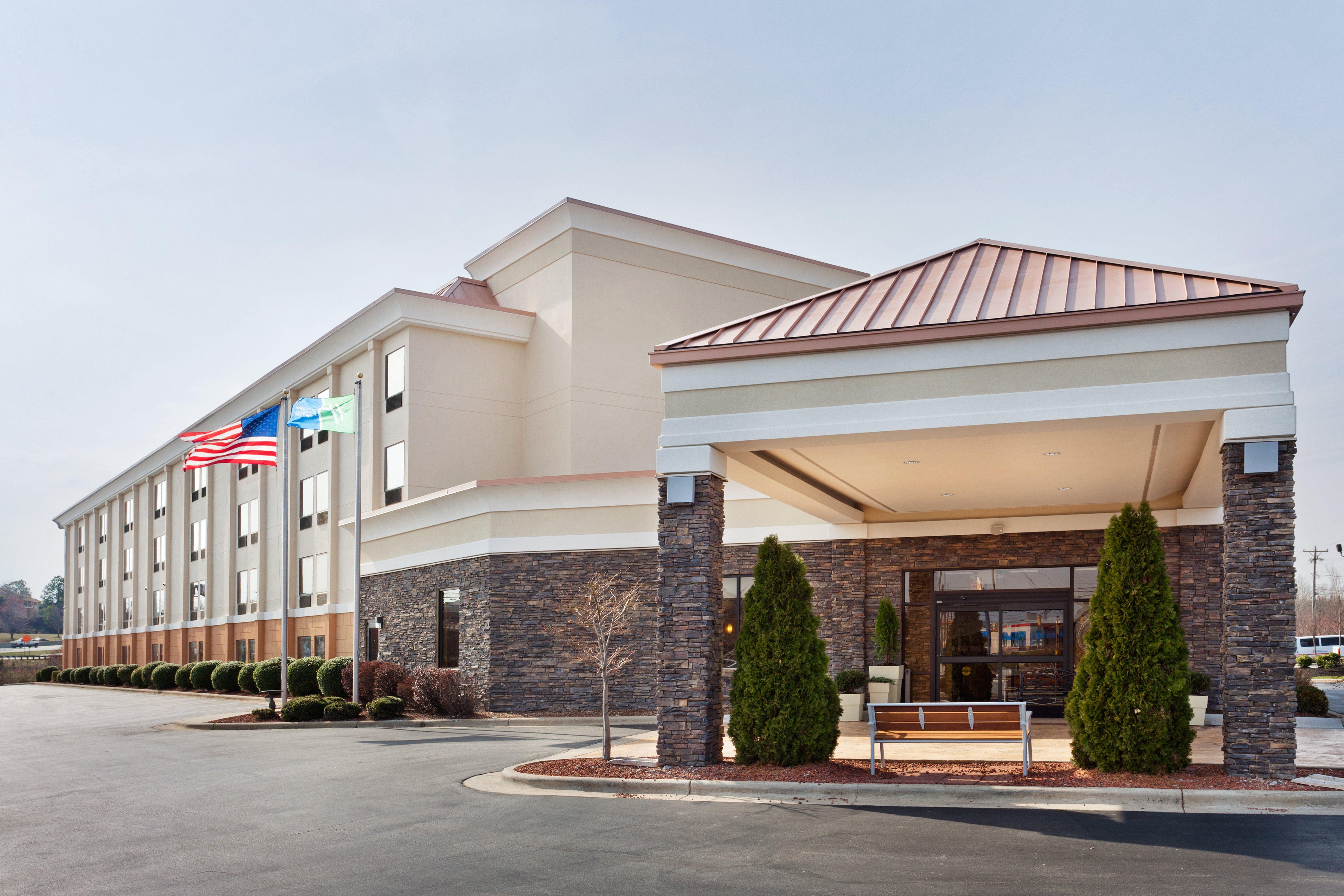 Holiday Inn Express & Suites Greensboro - I-40 Atwendover By Ihg Exterior photo