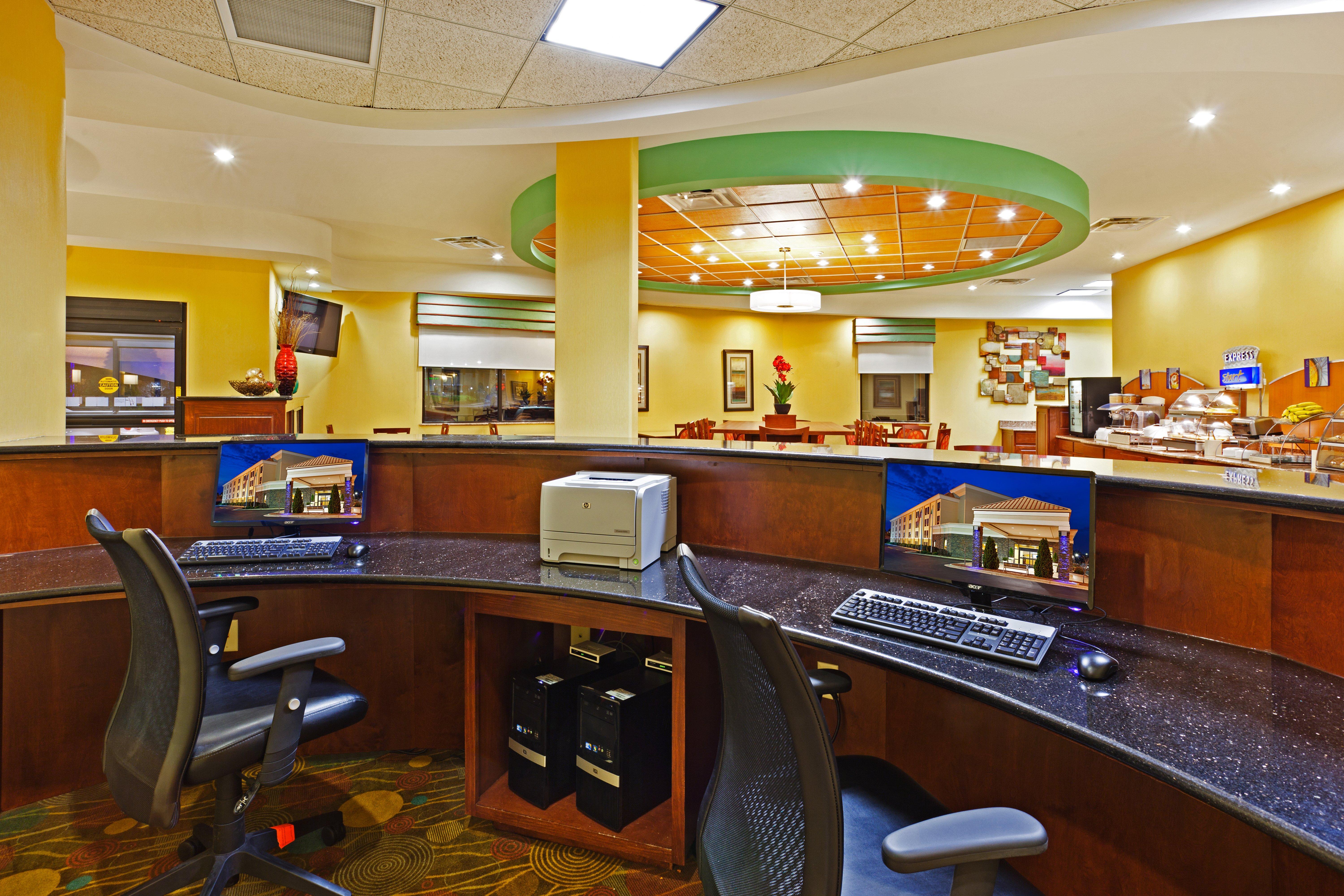 Holiday Inn Express & Suites Greensboro - I-40 Atwendover By Ihg Exterior photo