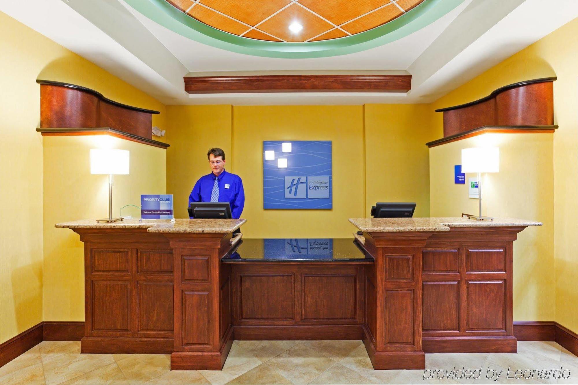 Holiday Inn Express & Suites Greensboro - I-40 Atwendover By Ihg Exterior photo