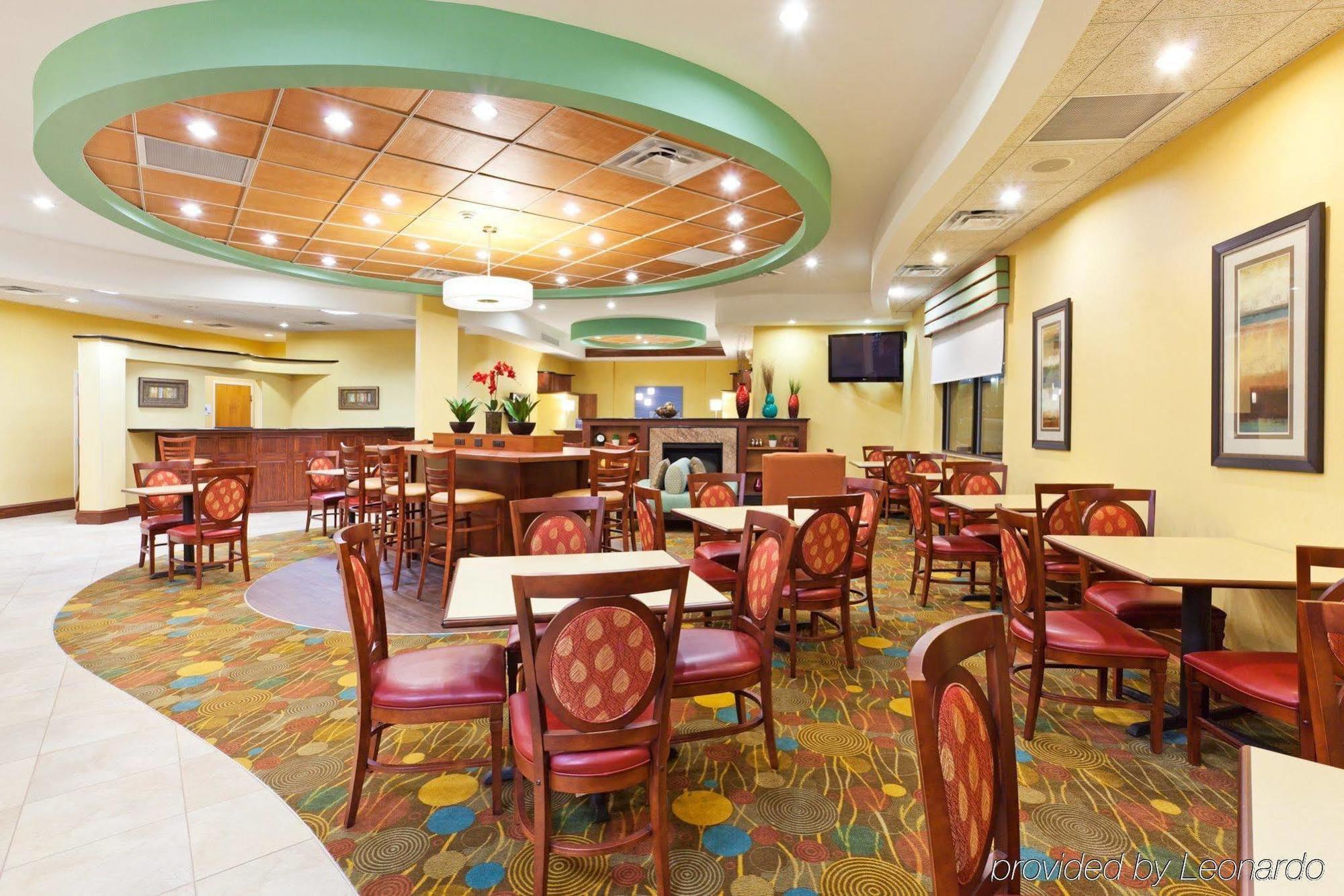 Holiday Inn Express & Suites Greensboro - I-40 Atwendover By Ihg Exterior photo